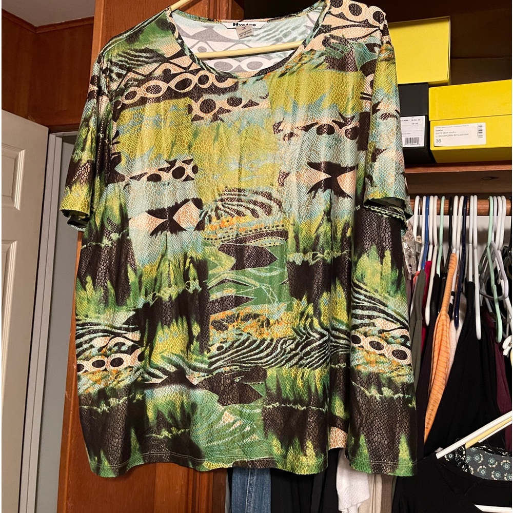 Short-sleeved top